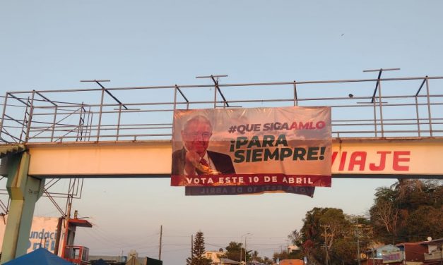 Al estilo de Chávez y Maduro, en Veracruz piden que AMLO siga para siempre