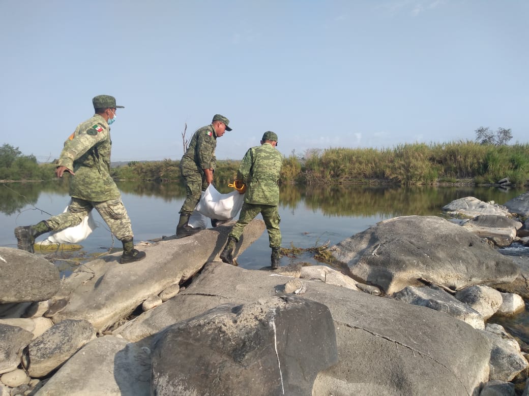 Ejército Mexicano realiza labor social en beneficio de las familias del municipio de Cazones