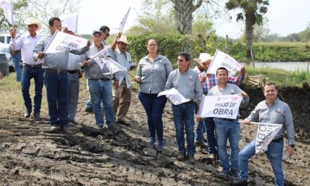 Ozuluama: Banderazo de 30 ollas de agua