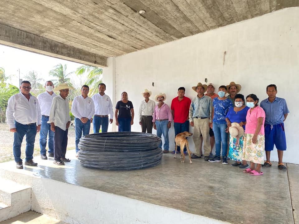 Ozuluama: Entrega de mangueras para instalación de sistema de agua potable al tanque elevado