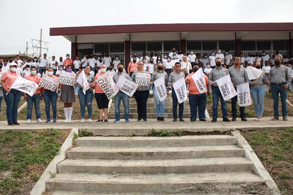 Ozuluama: Banderazo del inicio de la electrificación en institución educativa