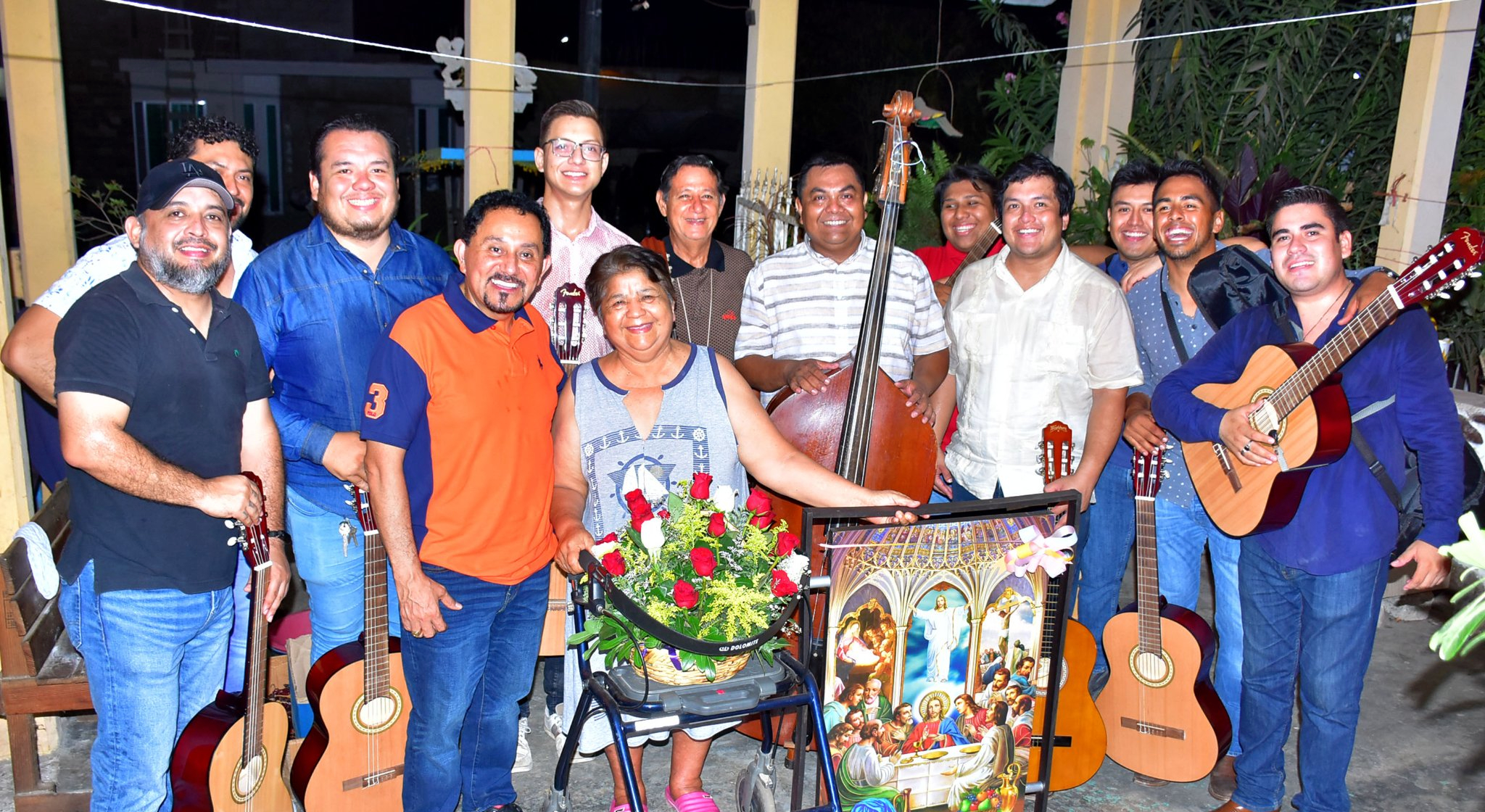Naranjos: Serenata por día de las madres