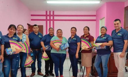 Alcaldesa felicita a las mamás del H. Ayuntamiento de Tamalín