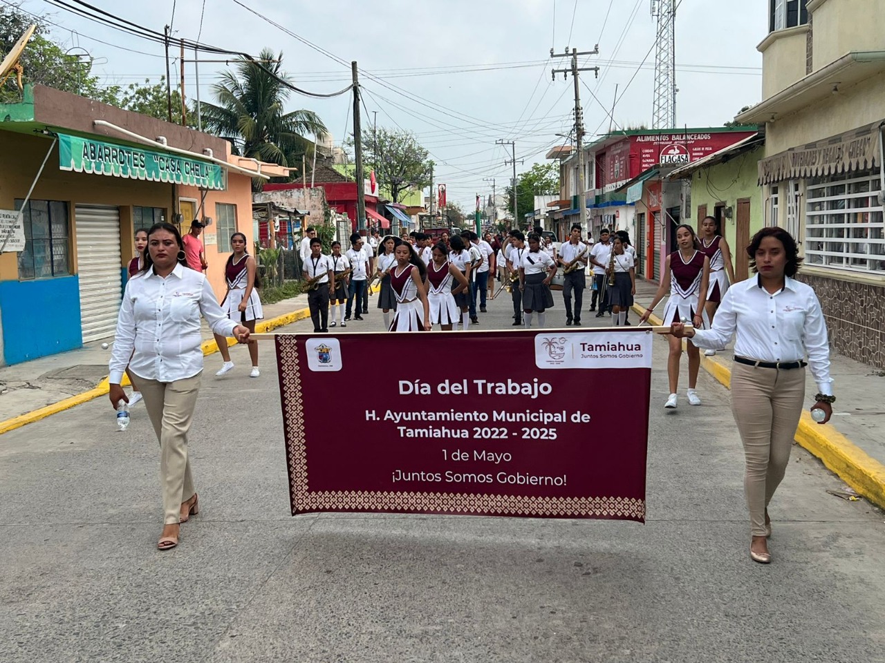 Lupita Rodríguez, encabezó desfile conmemorativo del Día del Trabajo en Tamiahua