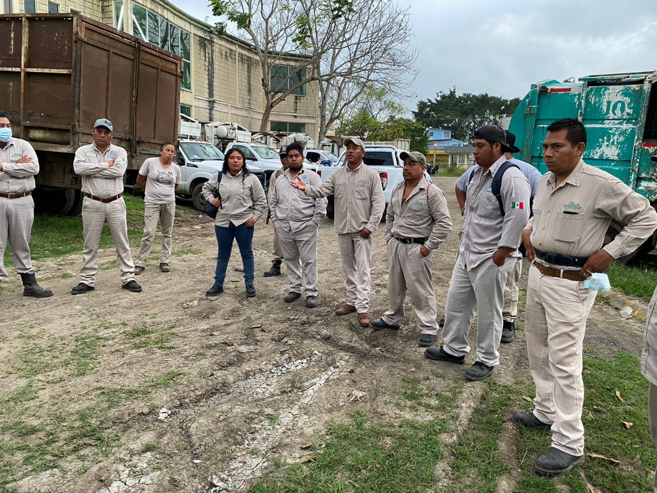 Naranjos: Reunión con trabajadores de limpia pública