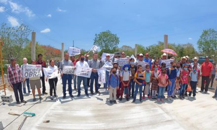 Ozuluama: Banderazo de inicio de obra de la cancha y techumbre de usos múltiples en la comunidad del Limón