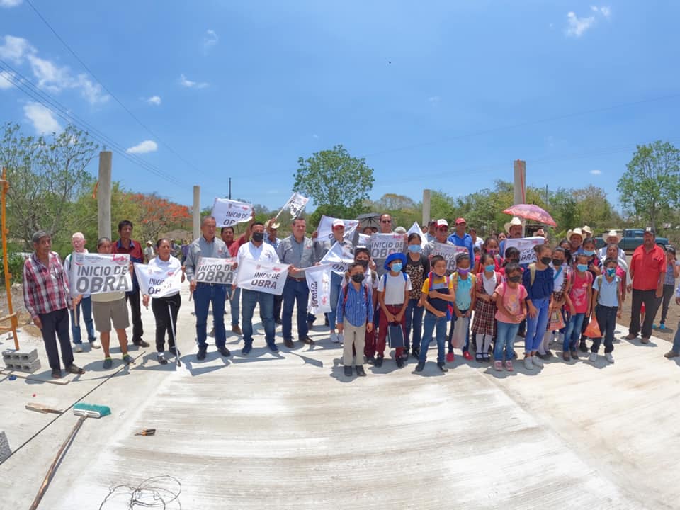 Ozuluama: Banderazo de inicio de obra de la cancha y techumbre de usos múltiples en la comunidad del Limón