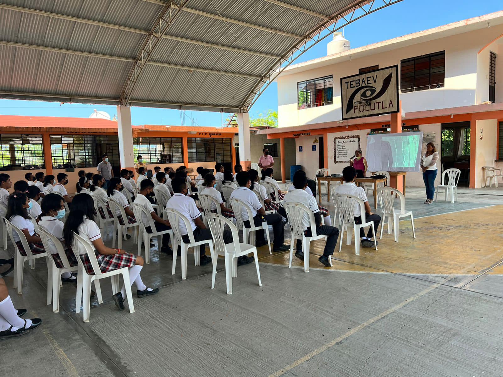 Papantla: Conferencia sobre «Embarazos en Adolescentes» en Polutla
