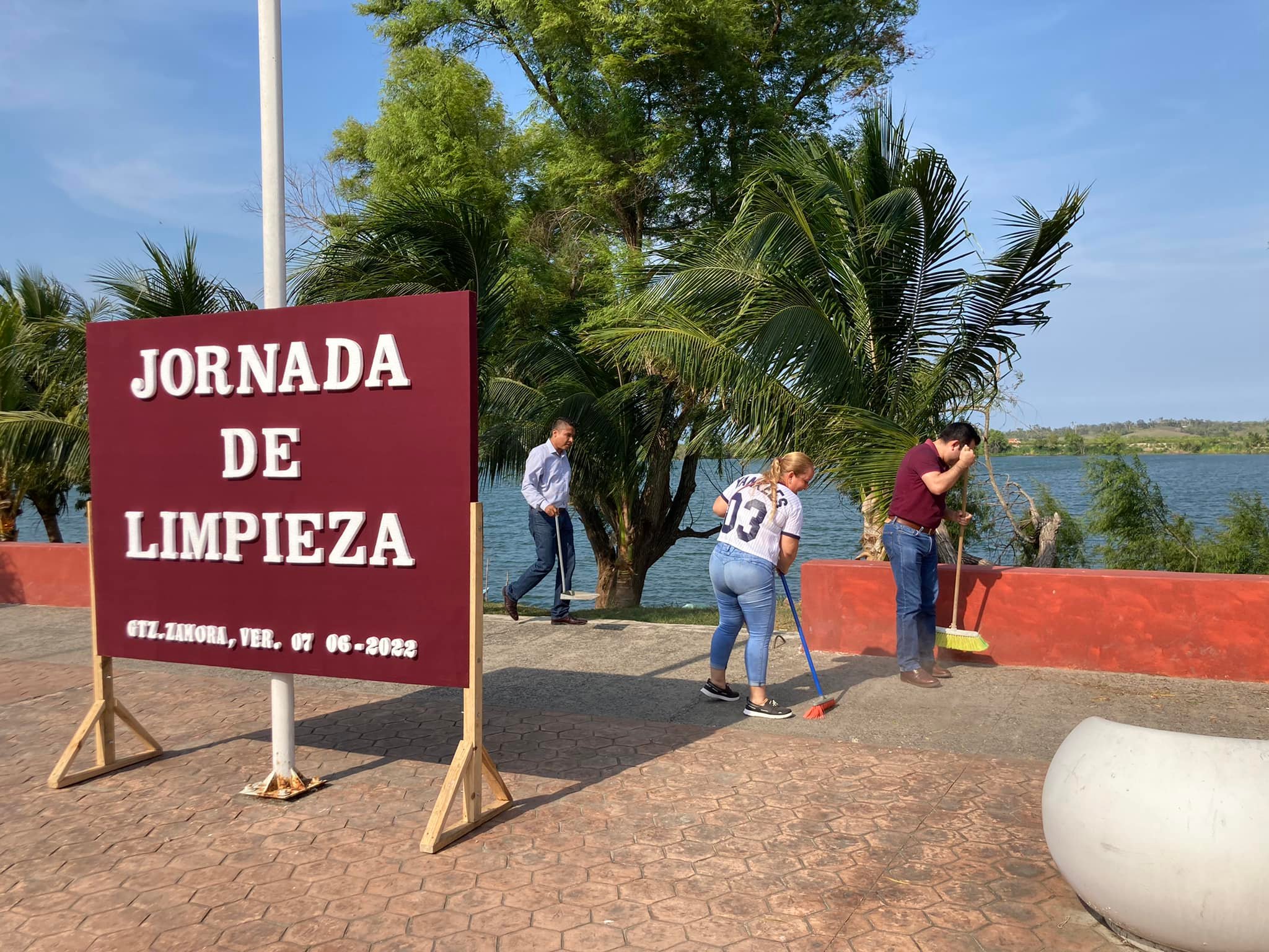 Jornada de limpieza en malecón de Gutiérrez Zamora en semana del medio ambiente