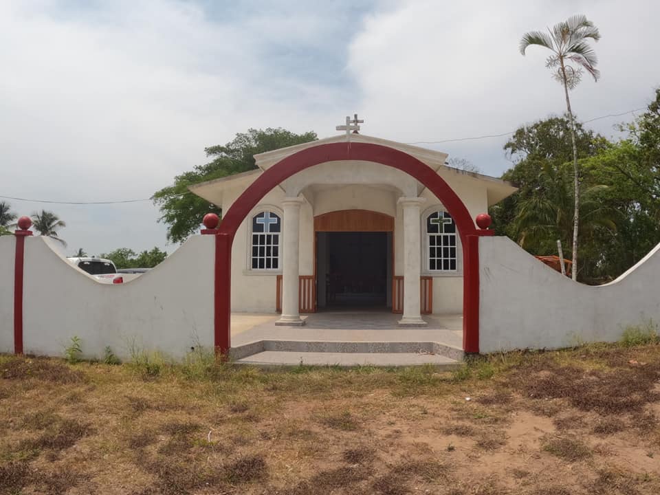 Ozuluama: Entrega de piso cerámico a la capilla de San Luciano