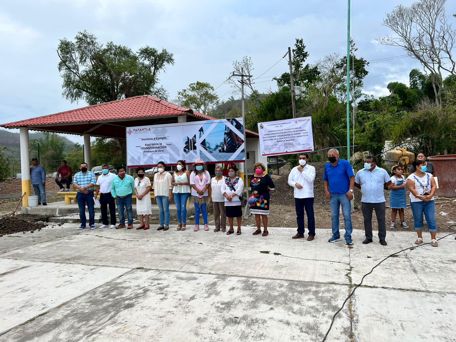 Papantla: Banderazo de inicio de obra para techado en telesecundaria