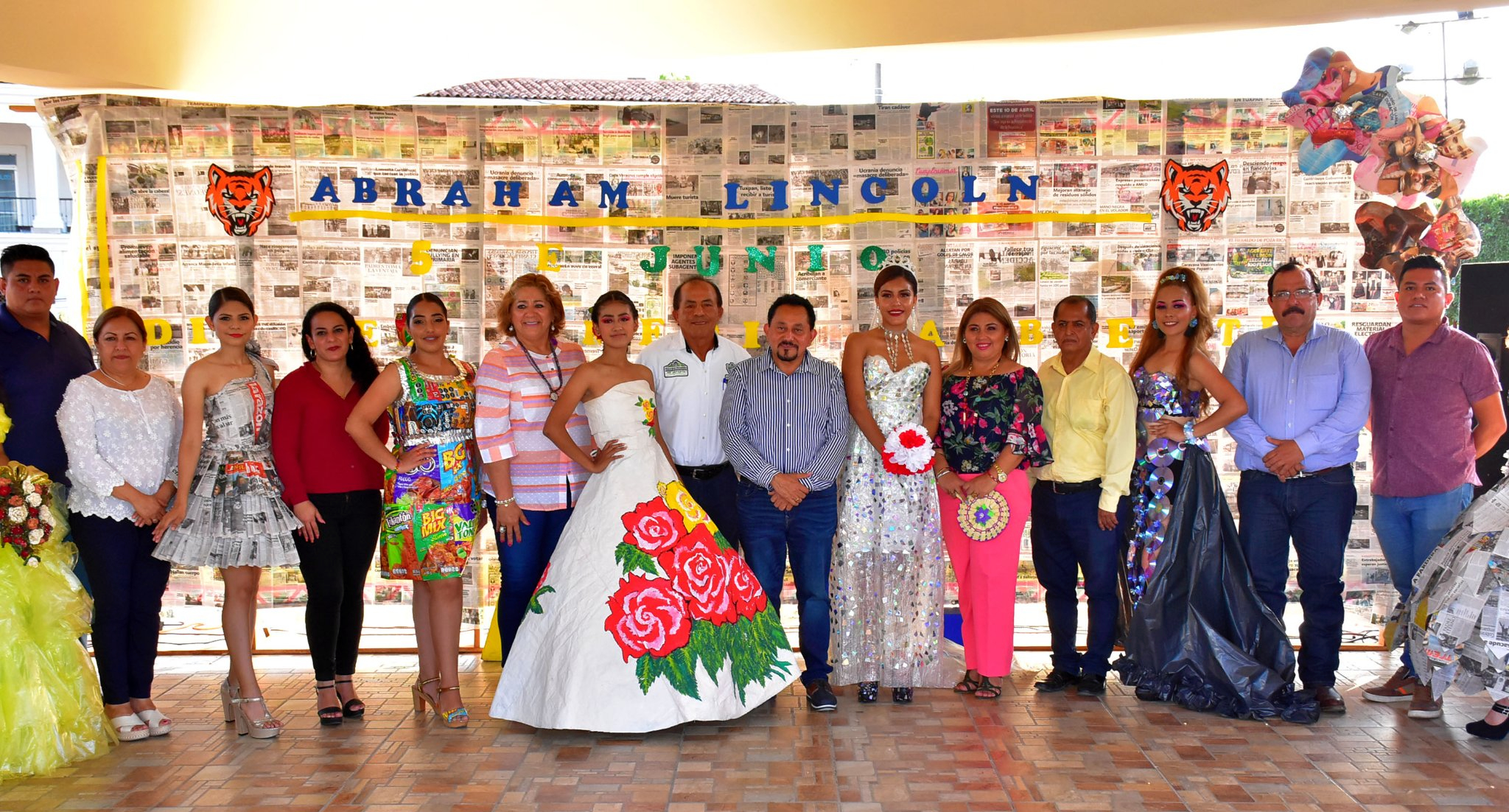 Naranjos: Exhibición de vestidos reciclados y manualidades