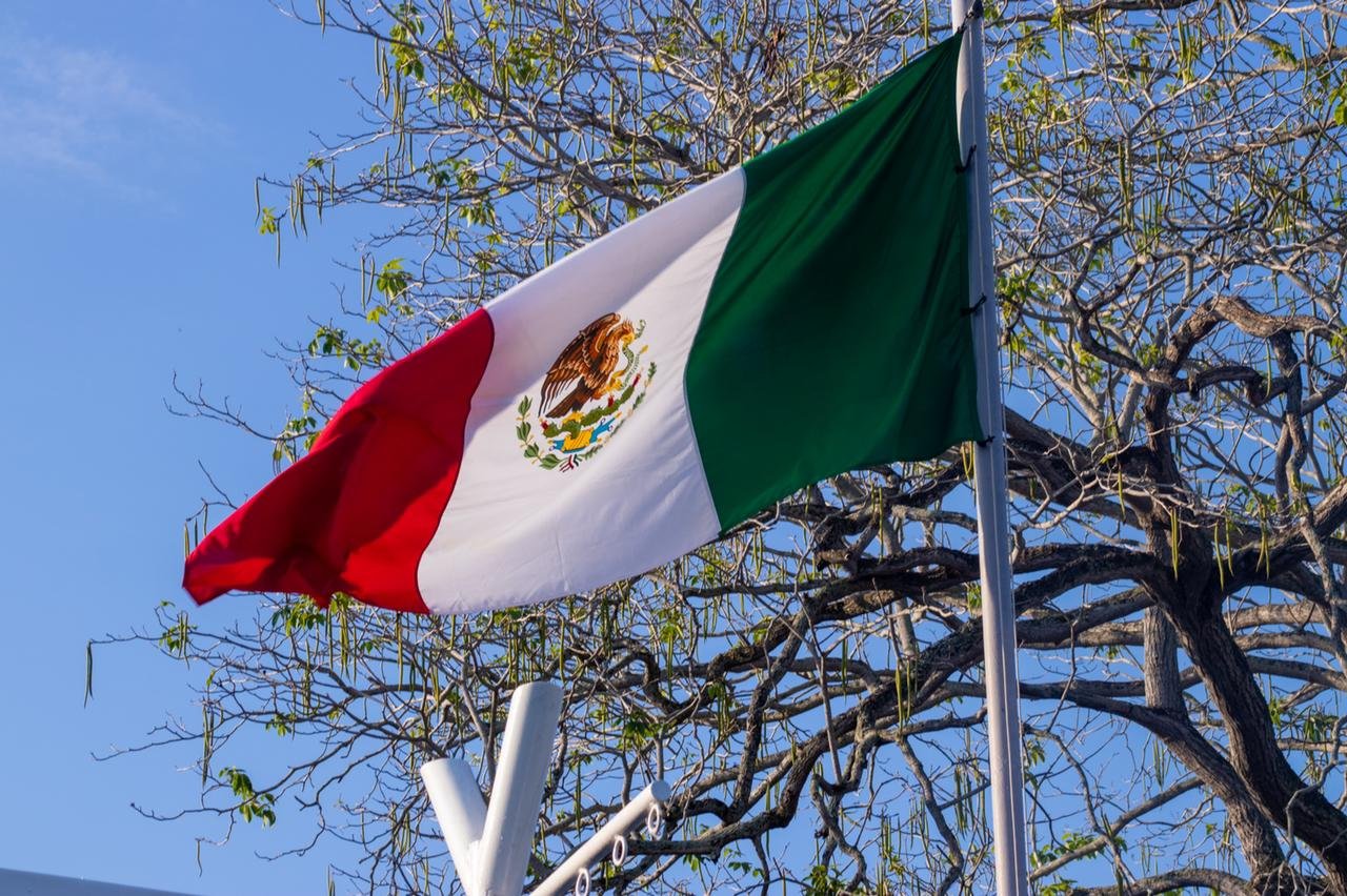 Álamo: Conmemoración del Día de la Marina con izamiento de bandera