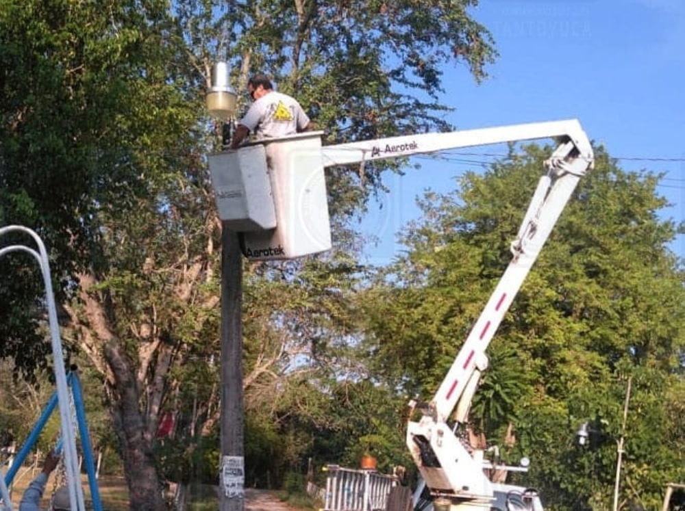 Tantoyuca: Gobierno municipal atiende inquietudes ciudadanas sobre el alumbrado público