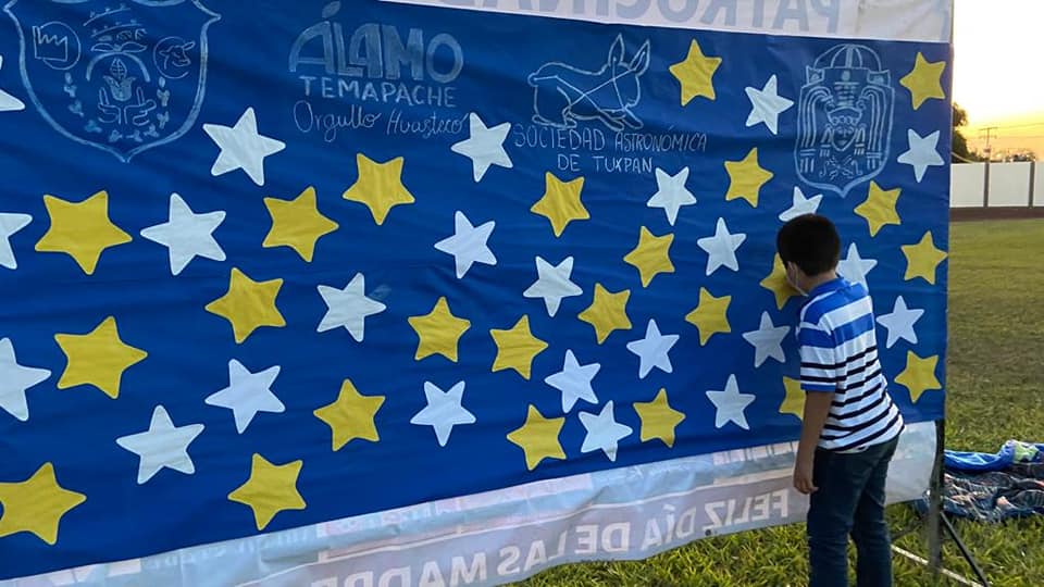 Álamo: «Observando las estrellas»