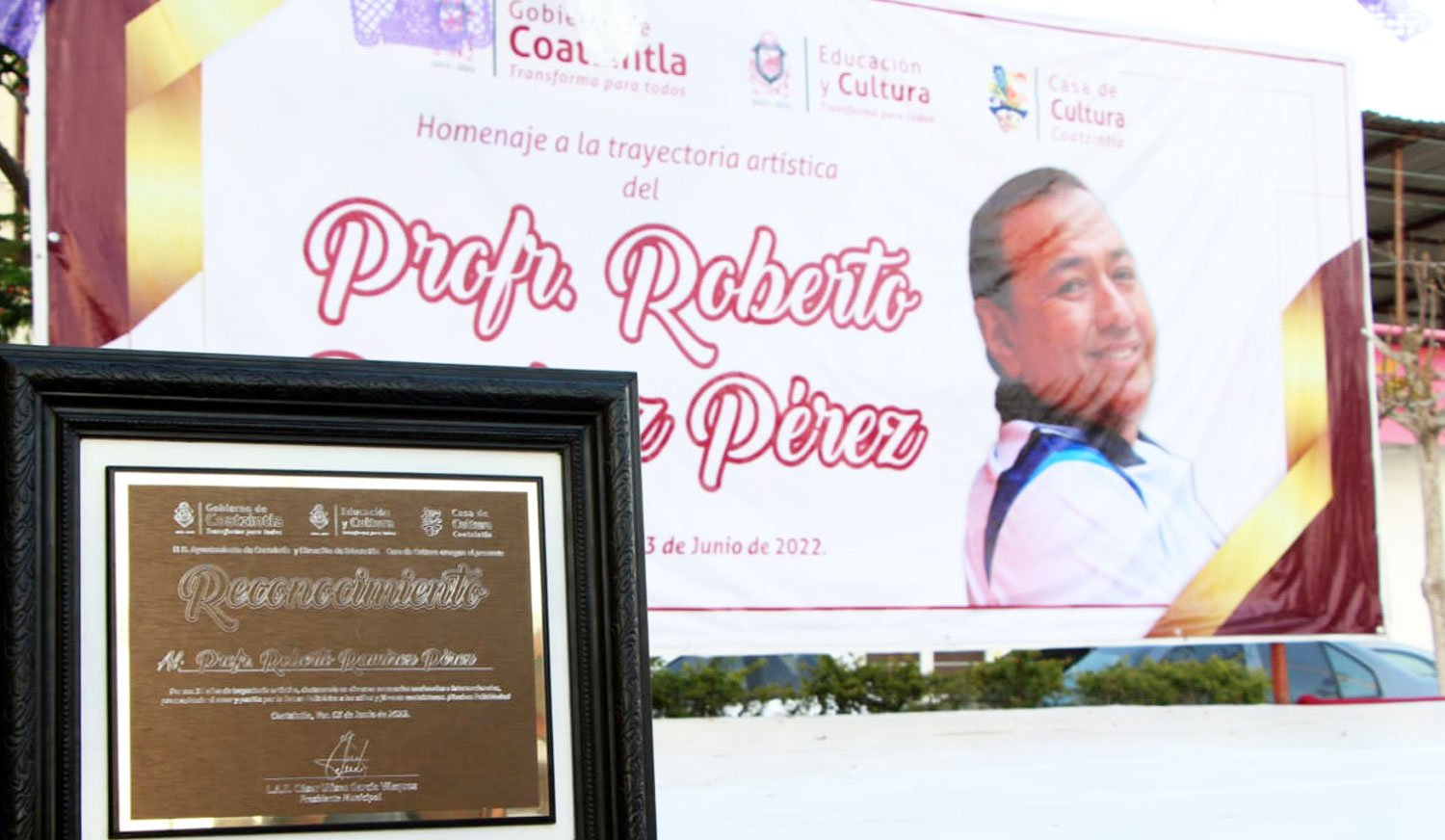 Coatzintla: Reconocimiento al profesor Roberto Ramírez Pérez por más de 35 años de trabajo ininterrumpido