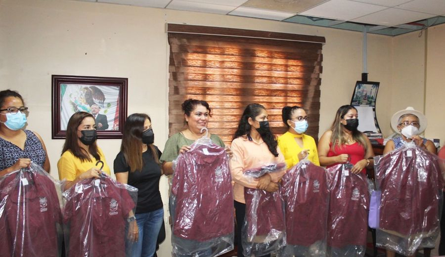 Coatzintla: Entrega de uniformes al sindicato «Mártires de Río Blanco»