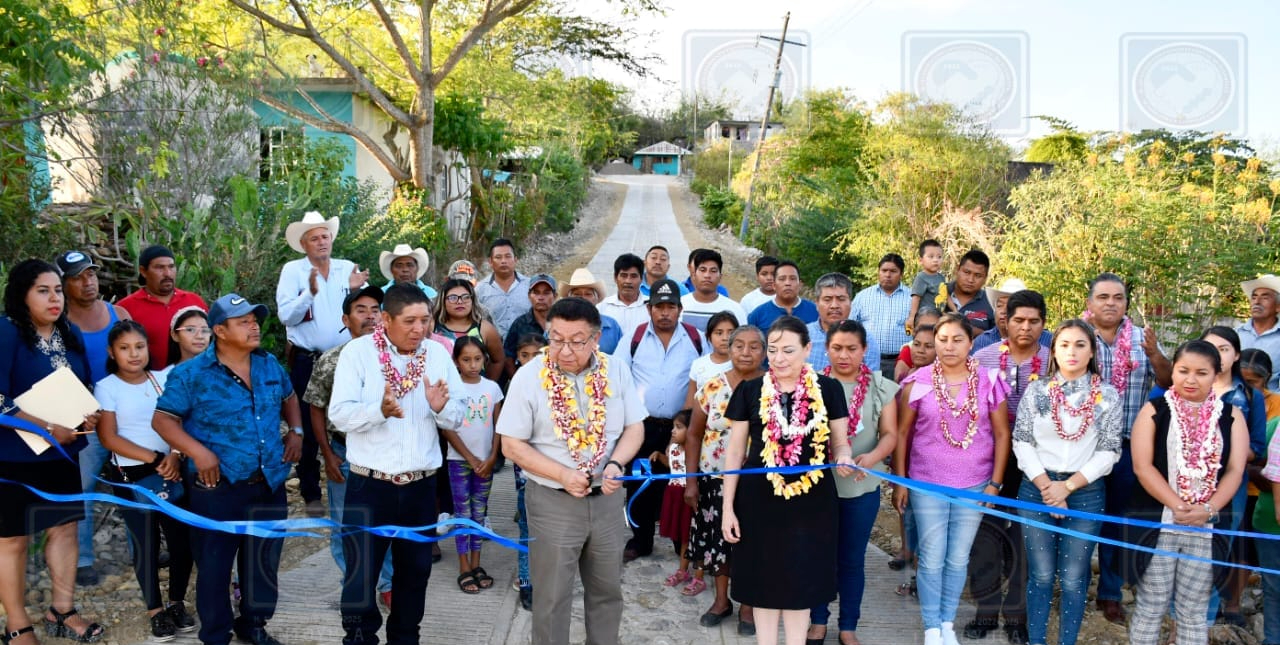 Tantoyuca: Alcalde inaugura rehabilitación de camino rural