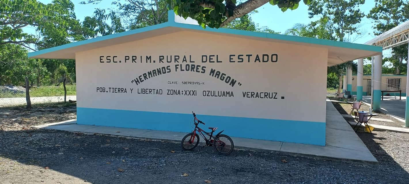 Ozuluama: Presidente verifica las instalaciones de la Escuela Primaria «Hermanos Flores Magón»