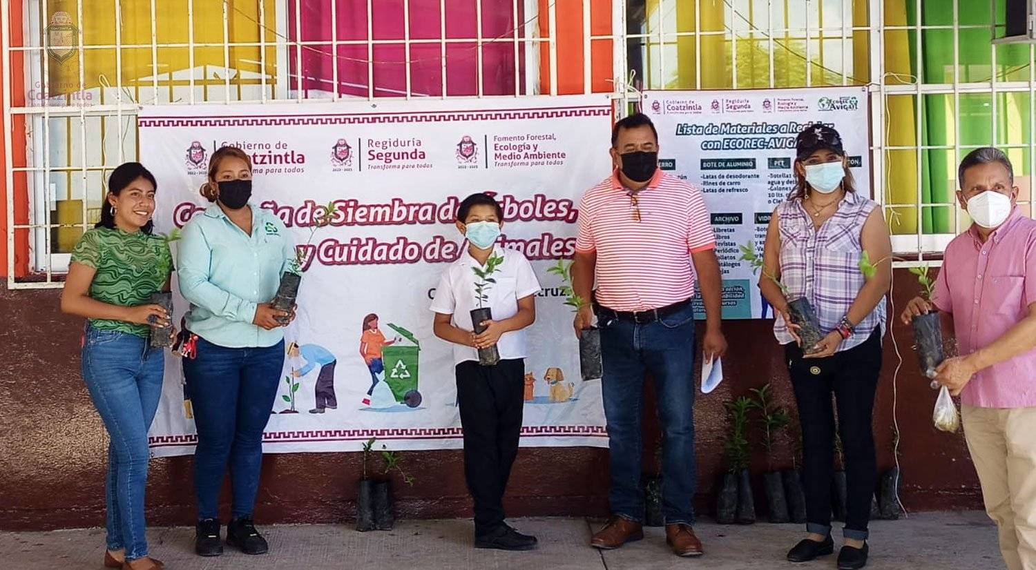 Coatzintla: Entrega de diversas especies de arbolitos a diferentes instituciones