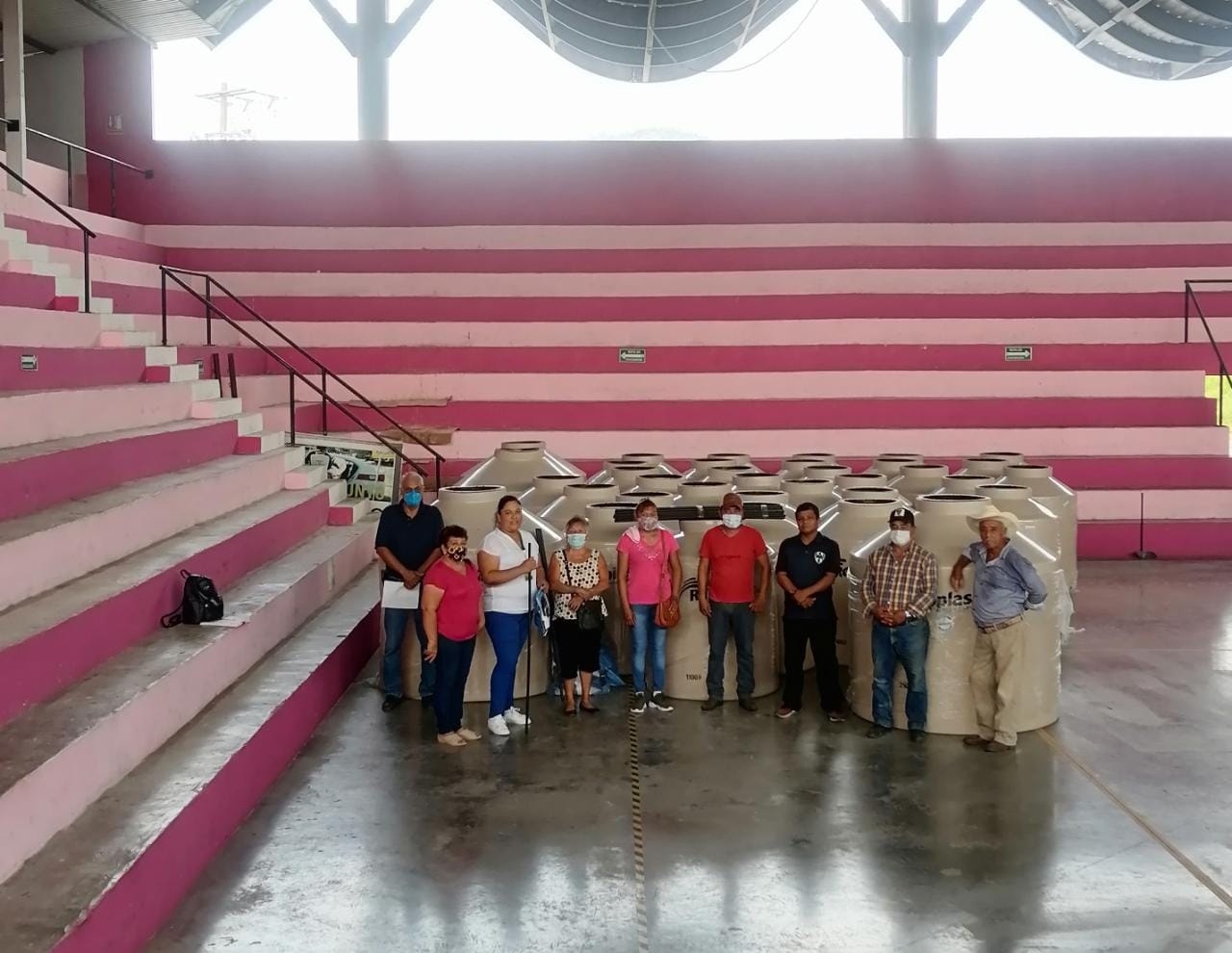 Cerro Azul: Entrega de 36 tinacos