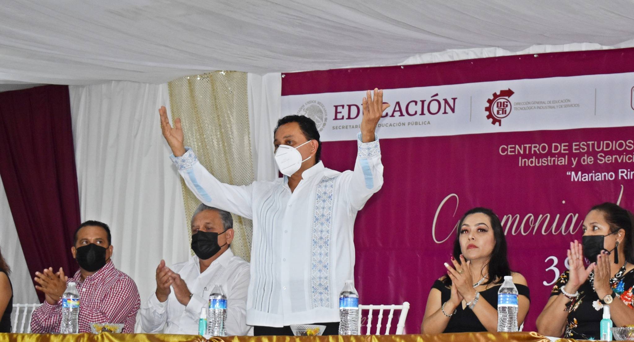 Naranjos: Alcalde asiste a ceremonia de graduación del CETIS 133