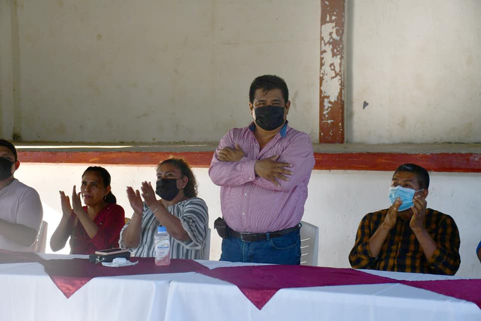Citlaltépetl: La Mesa de Tlanchinol le demuestra su cariño y respaldo al alcalde