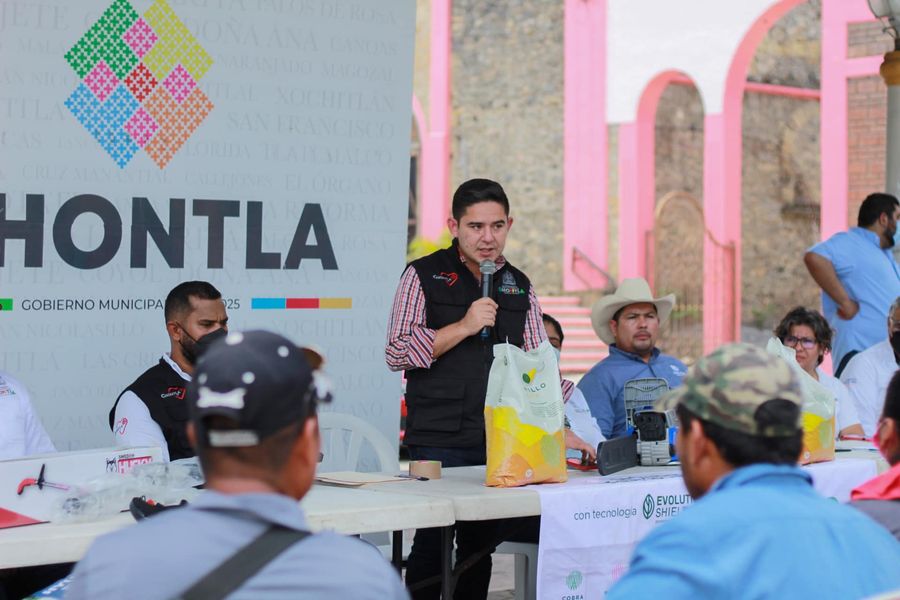 Chontla: Apoyo a productores y mejoras de la vivienda a familias chontlenses