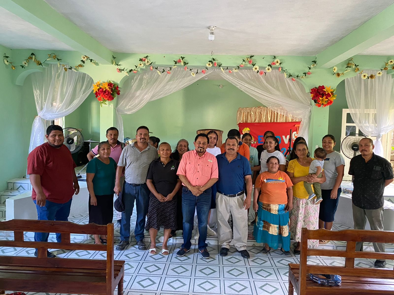 Naranjos: Alcalde asiste por invitación a la iglesia Monte de los Olivos