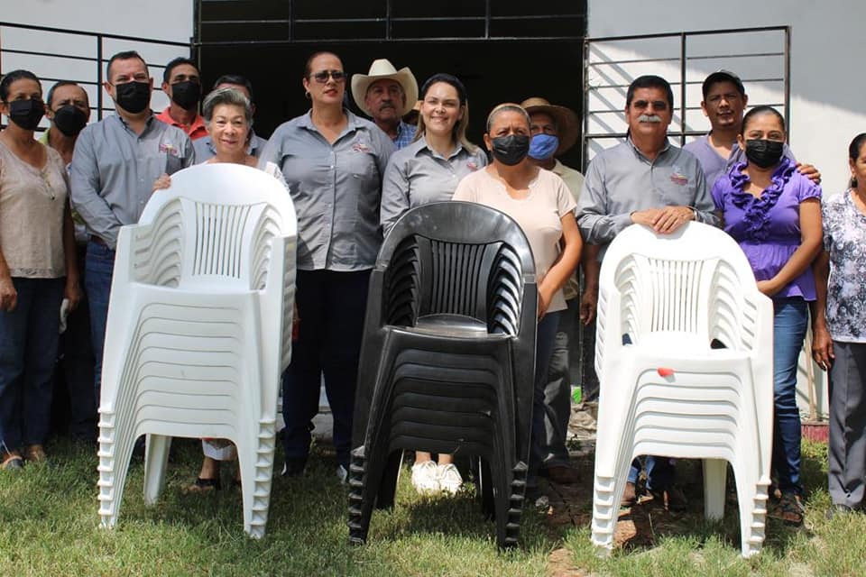 Ozuluama: Entrega de mobiliario en la capilla de estación placetas