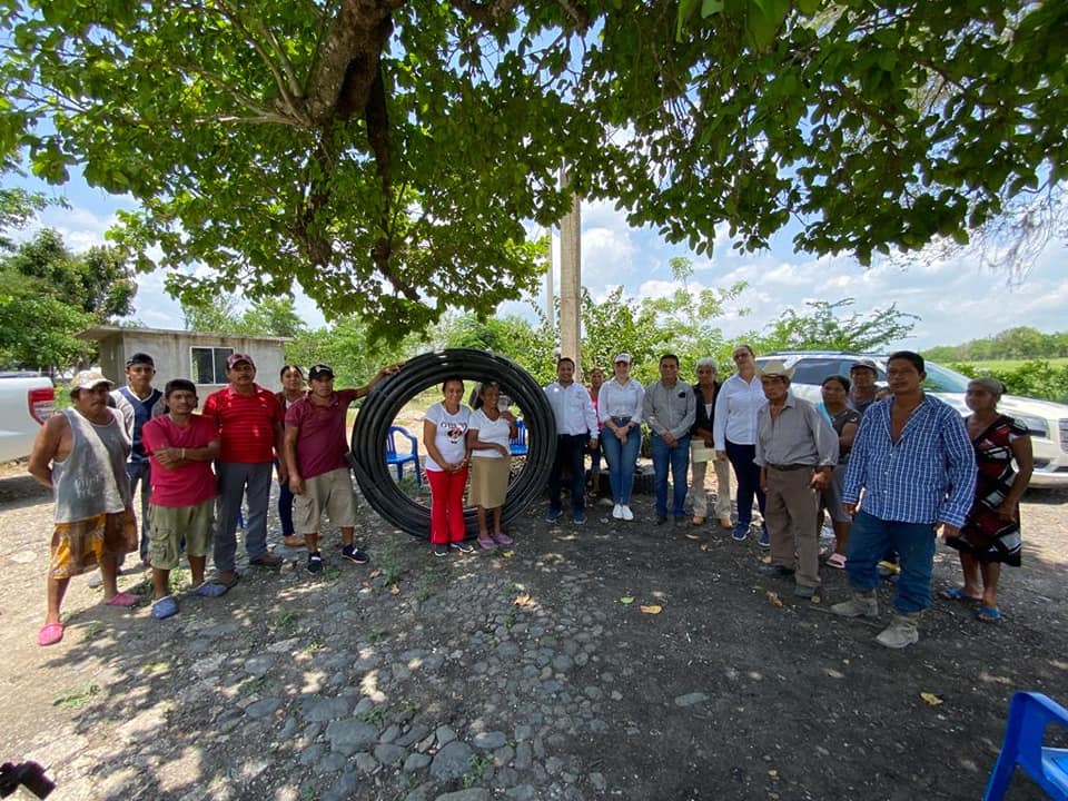Ozuluama: Entrega de apoyo en la comunidad de Otatal