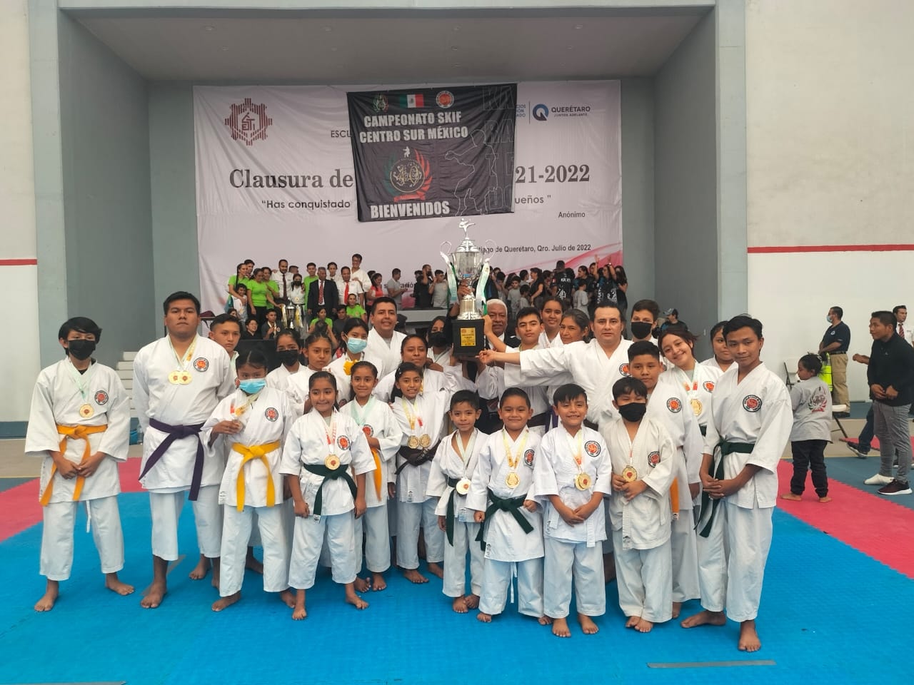 Equipos de karate de Gutiérrez Zamora consiguen trofeo y medallas