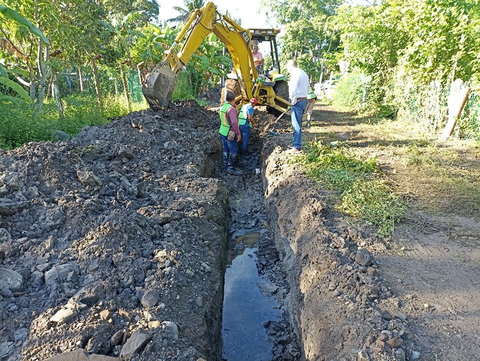Cerro Azul: Supervisión de la reparación de drenaje aguas negras
