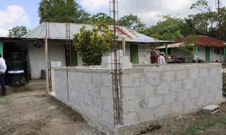 Ozuluama: Banderazo de inicio de obra de cuartos dormitorios en Agua Nacida