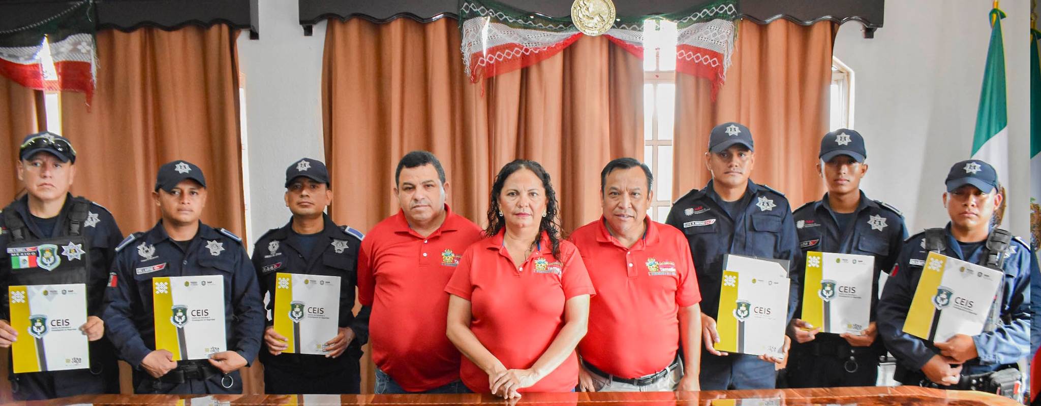 Tamalín: Felicita alcaldesa a oficiales de Policía en su profesionalización por el CEIS
