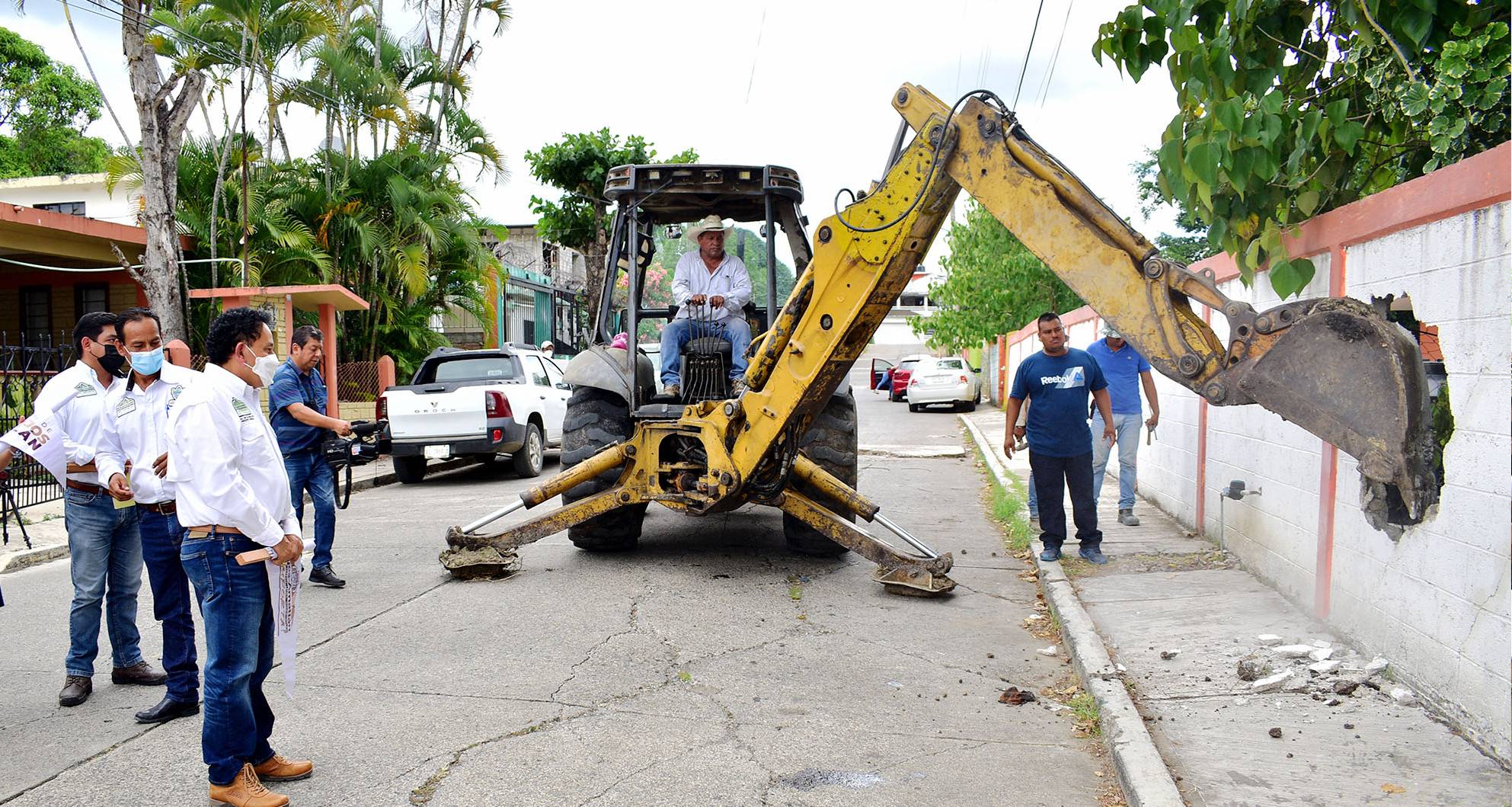 Naranjos: Alcalde pone en marcha la construcción de barda perimetral en la Primaria Carlos A. Carrillo