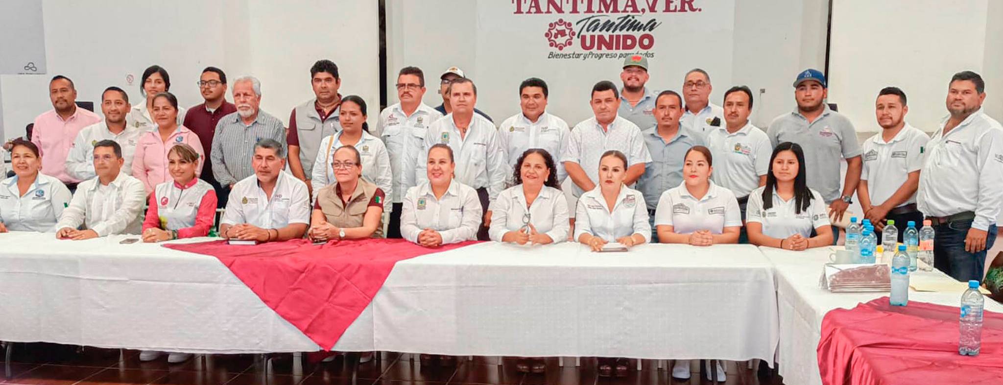 Tamalín: Alcaldesa asiste a la firma de convenio con el Instituto Veracruzano del Deporte