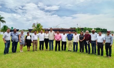 Tuxpan: 14 Municipios Firmaron Convenios para el Fortalecimiento y Desarrollo Municipal