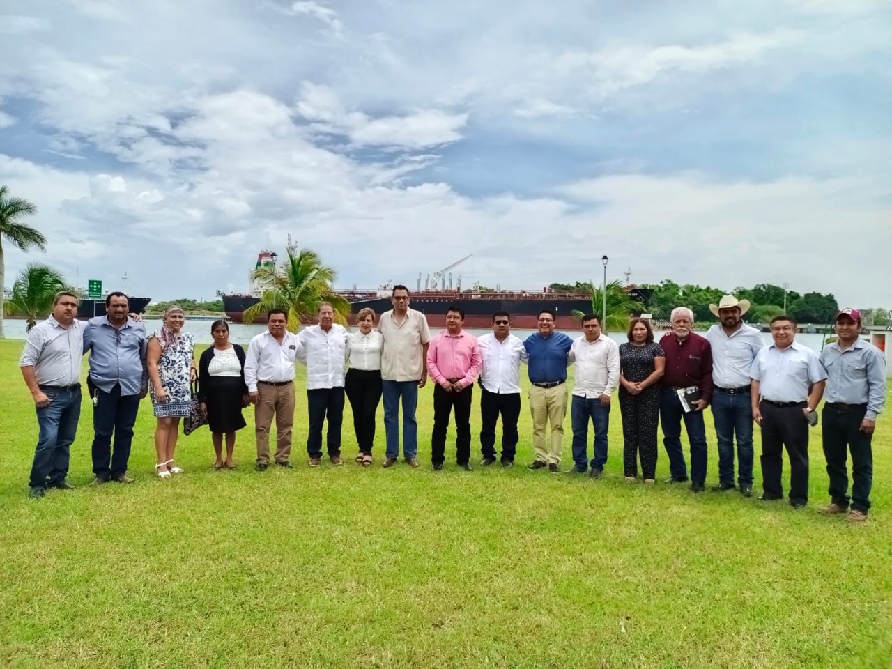Tuxpan: 14 Municipios Firmaron Convenios para el Fortalecimiento y Desarrollo Municipal