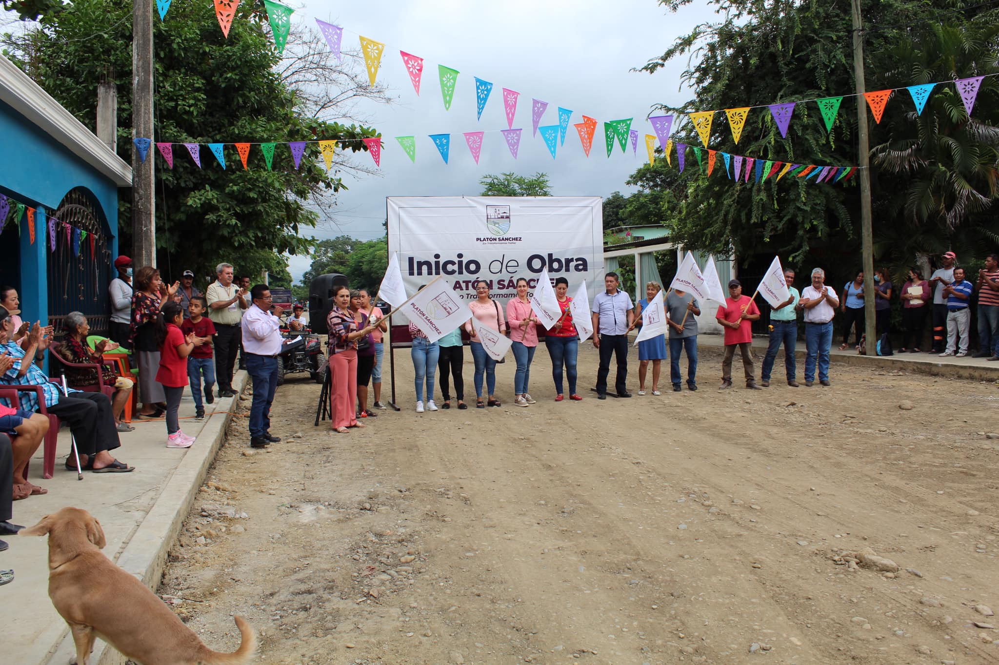 Platón Sánchez: Banderazo de inicio de obra de ampliación de pavimento hidráulico en la colonia El Maguey