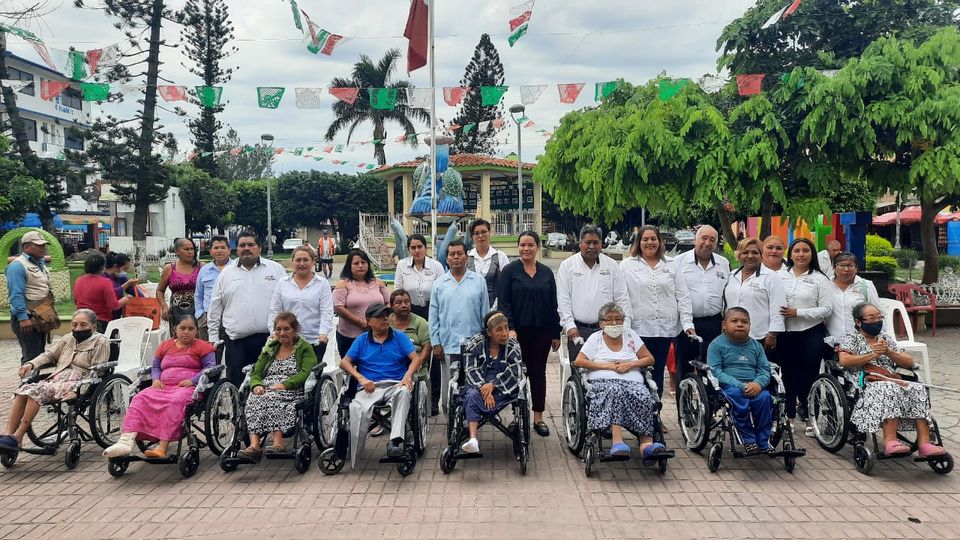 DIF de Tecolutla hace la segunda entrega de apoyos funcionales