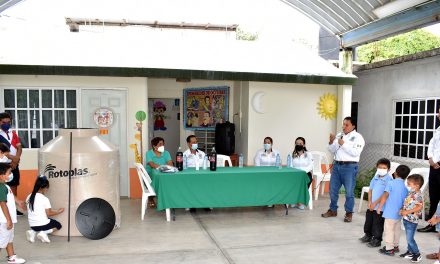 Naranjos: Alcalde realiza donación de tinacos a instituciones educativas