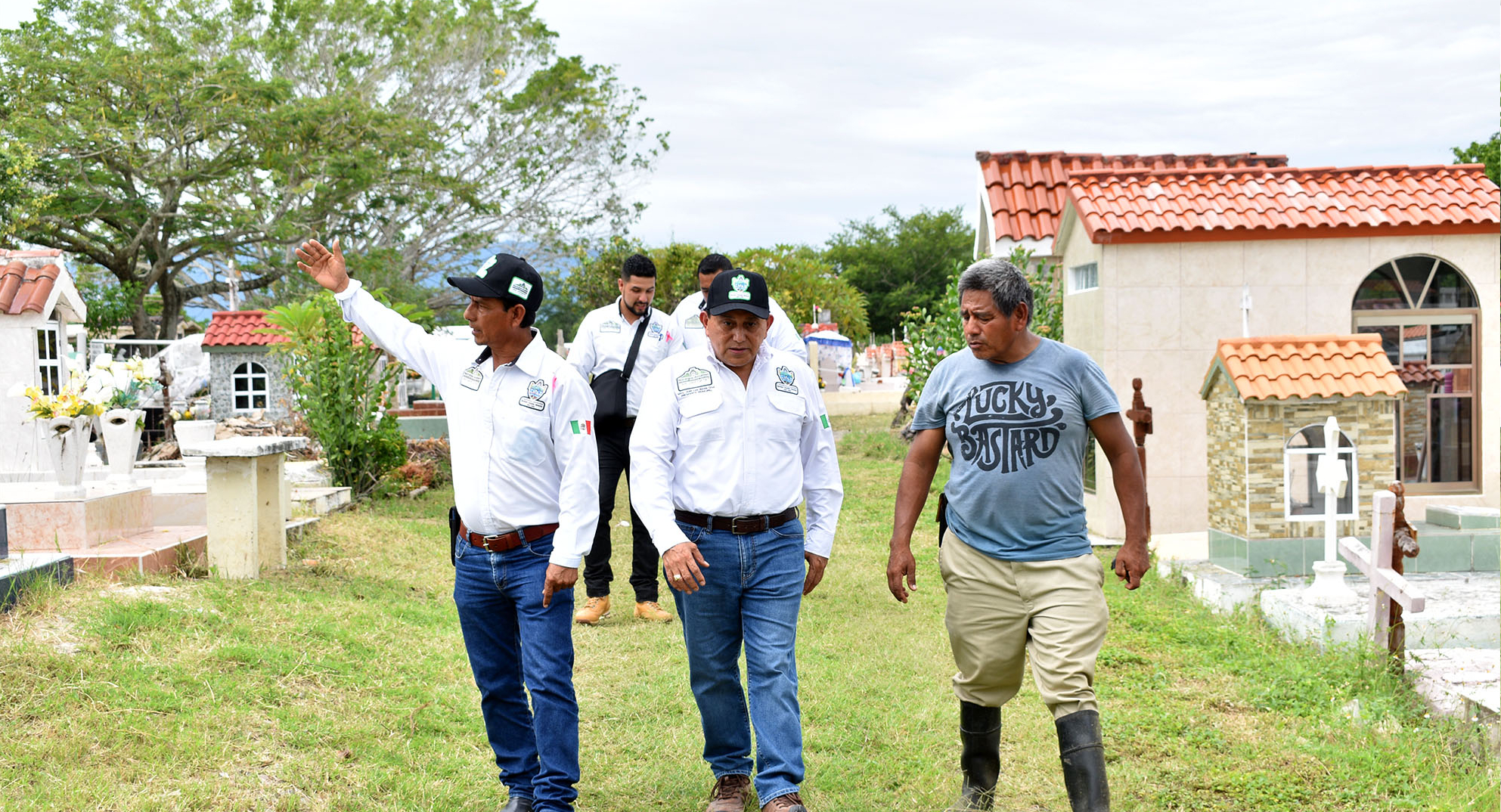 Naranjos: Alcalde visita el cementerio municipal