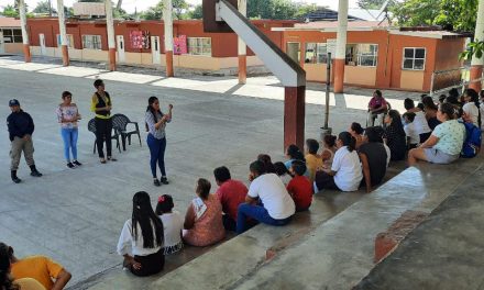 Tecolutla: Plática sobre violencia en la escuela primaria Virgilio Uribe