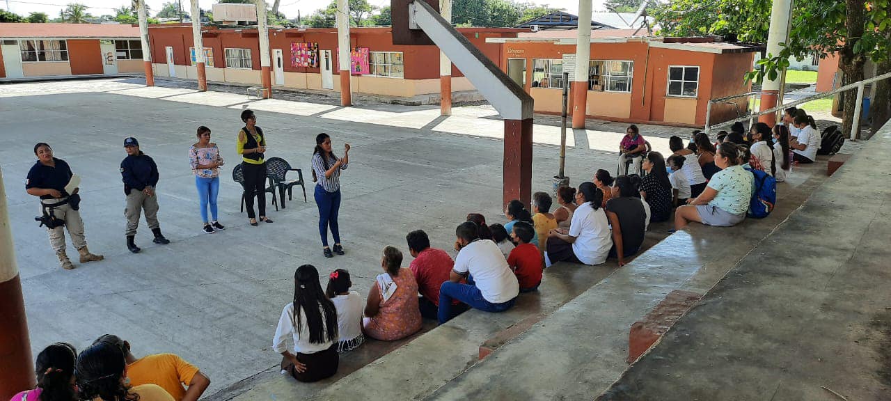 Tecolutla: Plática sobre violencia en la escuela primaria Virgilio Uribe