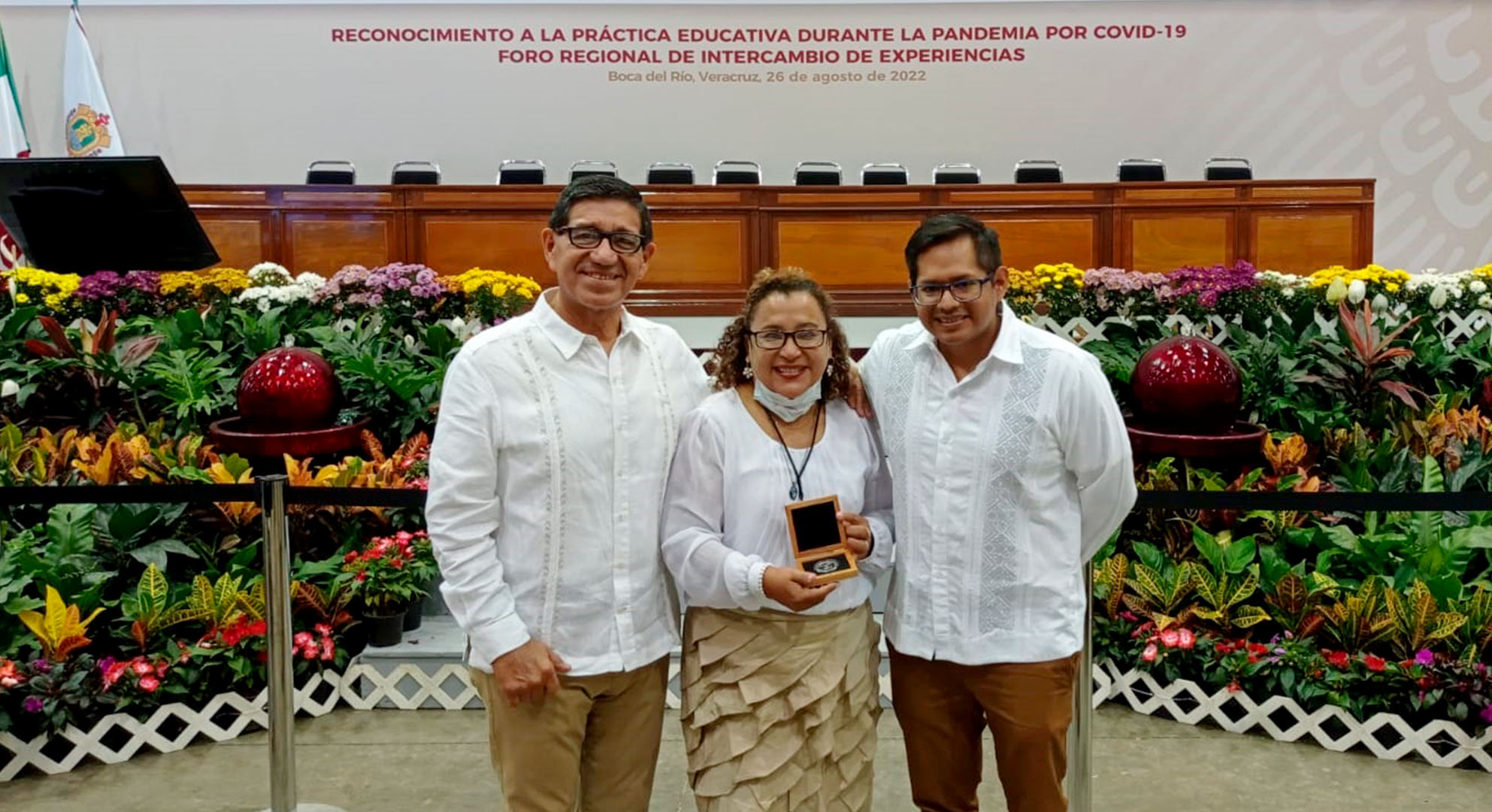 Naranjos: Alcalde felicita a la Mtra. María Gregoria Osorio