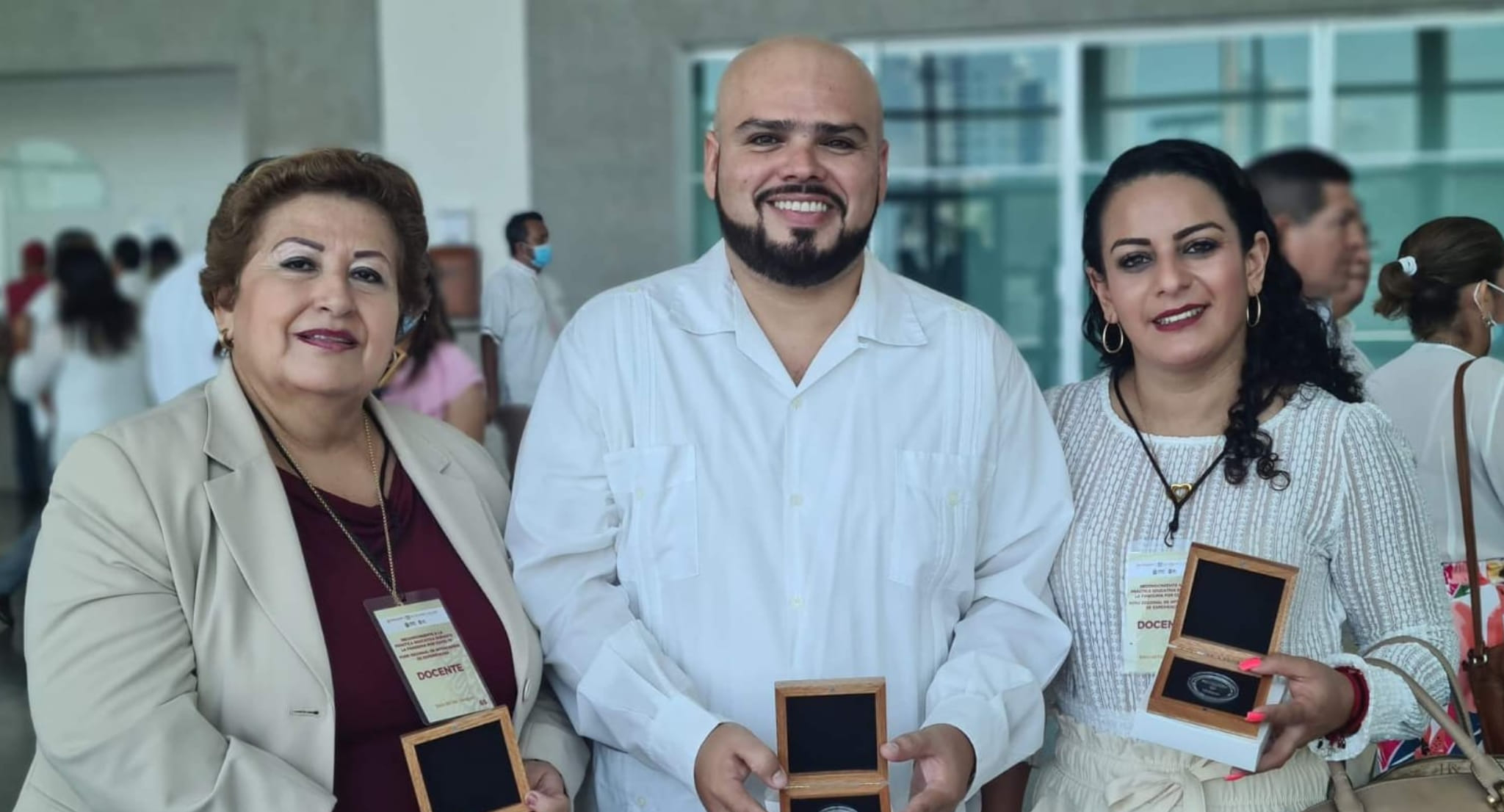 Naranjos: Alcalde felicita a maestros que recibieron una medalla en Boca del Río