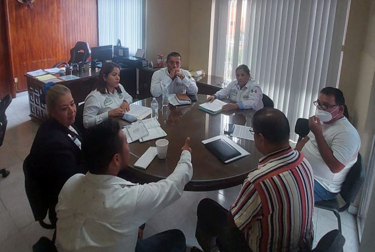 Naranjos: Reunión con el comité de la cancha del fut 7 de la col. Petrolera