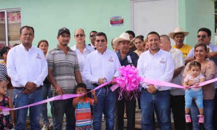 Ozuluama: Compromiso cumplido para 13 familias beneficiadas con cuartos dormitorios