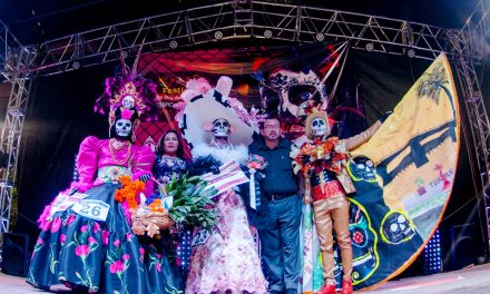 Tuxpan: Espectacular concurso de catrinas y catrines